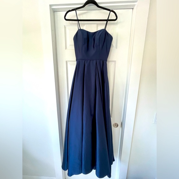 Avery G Women's Blue Sleeveless A-Line Gown Size 2 *New with Tags* - Picture 1 of 3